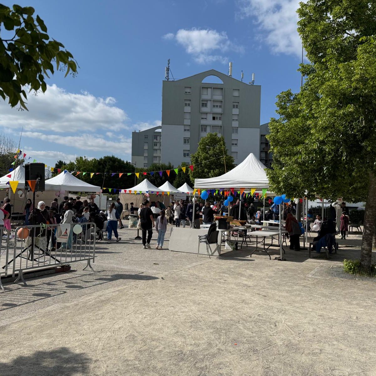 Fête dans le quartier Sénardes Fête dans le quartier Sénardes