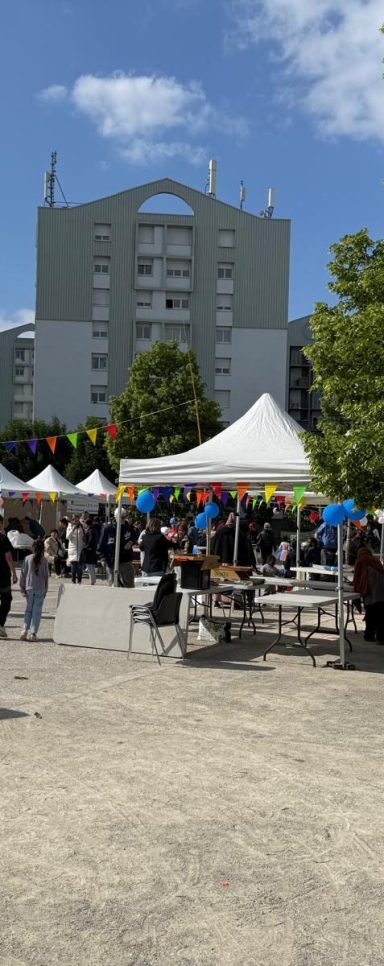 Fête dans le quartier Sénardes